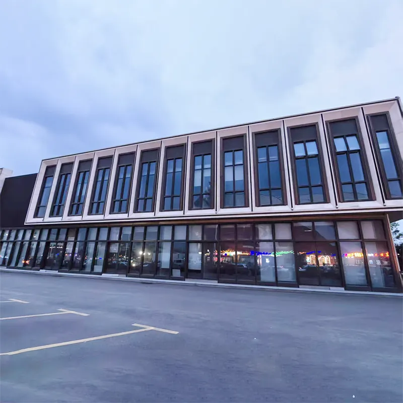 Apa Kaca Tembok Tirai lan Kepiye Cara Ngowahi Bangunan Komersial Modern